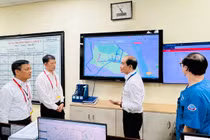 Chờ đợi thâu đêm xem tổng duyệt diễu binh, nhiều người phải hỗ trợ y tế 