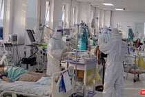 Trong dịch COVID-19, các bác sĩ đã làm việc với tất cả sức lực và sư tận tâm