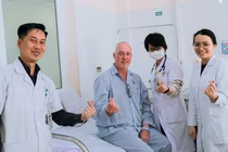 Người nước ngoài đầu tiên được vi phẫu thanh quản bằng laser CO2 tại BV Đức Giang