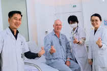 Người nước ngoài đầu tiên được vi phẫu thanh quản bằng laser CO2 tại BV Đức Giang