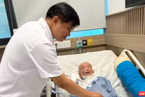 Phải làm gì nếu bị say nắng, ngất xỉu khi xem diễu binh?