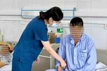 Uống thuốc nam không rõ nguồn gốc, người đàn ông bị ngộ độc gan nặng