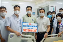 Trao 367 triệu đồng của bạn đọc VietTimes và các mạnh thường quân ủng hộ bác sĩ nghèo bị đột quỵ