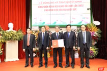 Thứ trưởng Bộ Nội Vụ Nguyễn Duy Thăng trao danh hiệu BV hạng Đặc biệt lần thứ 2 cho BV Hữu Nghị Việt Đức 