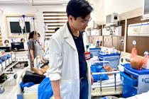 Nạn nhân liệt 2 chân khó phục hồi, cả đời phải đóng bỉm