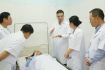 2 điều dưỡng dũng cảm cứu bệnh nhi giữa cơn cuồng loạn của người đàn ông