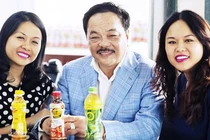 Chủ tịch Trần Quí Thanh và 2 cô con gái (Nguồn: Internet)