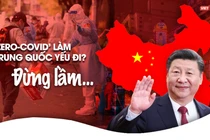 Nhân viên y tế kiểm tra COVID-19 một nhân viên cảng tại Vũ Hán trong tháng 5/2020 (Ảnh: Reuters)