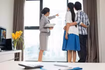 Giá bất động sản tăng cao khiến nhiều người trẻ ở Hà Nội từ bỏ ý định mua nhà, ngại cưới, lười sinh con.