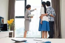 Giá bất động sản tăng cao khiến nhiều người trẻ ở Hà Nội từ bỏ ý định mua nhà, ngại cưới, lười sinh con.