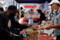 Lạm phát ở Mỹ giảm trong tháng 12, nhưng vẫn còn nhiều tín hiệu đáng ngại (Ảnh: PBS)