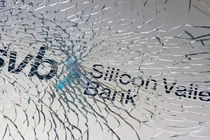 Fed tìm cách ngăn khủng hoảng sau cú sập của SVB và Signature Bank