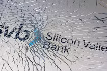 Fed tìm cách ngăn khủng hoảng sau cú sập của SVB và Signature Bank