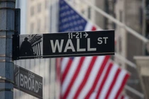 Hầu hết các ngân hàng lớn đều dự báo về một cuộc suy thoái trong năm 2023 (Ảnh: The Balance)