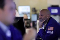 Khủng hoảng ngân hàng thời gian qua gây tác động tới niềm tin của giới đầu tư (Ảnh: Reuters)