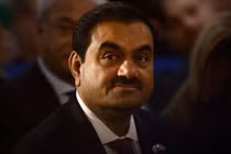 Cuộc khủng hoảng đã khiến tỷ phú Gautam Adani mất ngôi giàu nhất châu Á chỉ sau một đêm (Ảnh: Bloomberg)