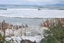 Ảnh: Biển Cửa Đại tiếp tục bị sóng xâm thực sâu