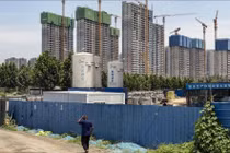 Một công trường xây dựng ở Trịnh Châu, Trung Quốc hồi đầu năm nay (Ảnh: Bloomberg)