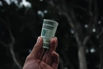 Đừng bị đánh lừa bởi "ảo giác tiền tệ"!