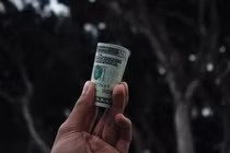 Đừng bị đánh lừa bởi "ảo giác tiền tệ"!