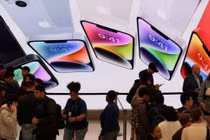 Doanh số bán iPhone tại Trung Quốc khiến kết quả kinh doanh của Apple vượt kỳ vọng (Ảnh: Reuters)