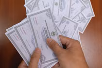 May - Diêm Sài Gòn "hút" gần 6.000 tỷ trong 4 tháng. Ảnh minh hoạ: Bình An 