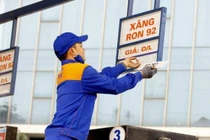 Vừa qua, giá xăng dầu tăng quá nhanh đã có những ảnh hưởng tiêu cực đến tâm lý người dân, doanh nghiệp và thị trường.