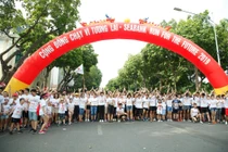 Gần 2300 người tham gia "SeABank Run For The Future 2019" tại Hà Nội