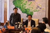 Phó Thủ tướng Chính phủ Trịnh Đình Dũng tại Ban Chỉ đạo tiền phương. Ảnh: Hồ Xuân Mai.