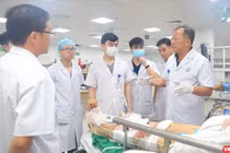 Bệnh viện Việt Đức hội chẩn trực tuyến cấp cứu các nạn nhân do bão lũ ở Lào Cai, Yên Bái