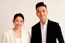 Cặp vợ chồng Quyền Leo Daily thông báo bán được 100 tỷ tiền hàng sau 17 giờ livestream. Ảnh: Facebook Quyền Leo Daily.