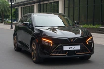 "Hàng thửa" VF 7 Hỏa Long Độc Bản đến tay khách hàng