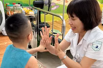 Điều trị tự kỷ bằng châm cứu: Thắp lại ngọn lửa hạnh phúc cho nhiều gia đình 