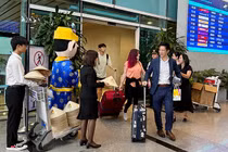 Du khách quốc tế đến Đà Nẵng được chào đón chu đáo ngay tận sân bay