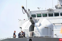 Sáng 11/4, tuần dương hạm Vendemiaire cùng 98 sỹ quan, thuỷ thủ Hải quân Pháp đã cập cảng Tiên Sa (TP Đà Nẵng), chính thức bắt đầu chuyến thăm hữu nghị 5 ngày tại TP Đà Nẵng.