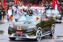 Xe VinFast mui trần dẫn đoàn trong Lễ diễu binh Chào mừng 70 năm chiến thắng lịch sử Điện Biên Phủ