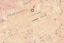 Ảnh vệ tinh của SOAR cho thấy căn cứ không quân Ramon bị trúng 5 quả tên lửa của Iran (Ảnh: Guancha).