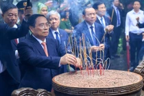 Thủ tướng Phạm Minh Chính dâng hương tưởng nhớ các Vua Hùng