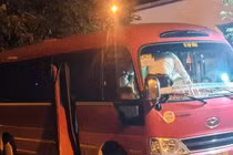 Bé 5 tuổi tử vong trên xe ô tô đưa đón: Thấy vắng học sinh nhưng không ai kiểm tra