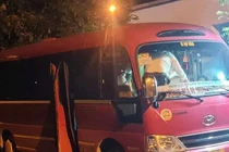 Bé 5 tuổi tử vong trên xe ô tô đưa đón: Thấy vắng học sinh nhưng không ai kiểm tra