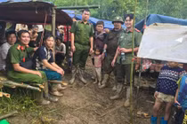 Trưởng thôn kể lý do đưa 115 người lên núi lánh nạn mưa lũ, sạt lở