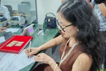 Giá vàng SJC lao dốc, nhiều người may mắn vì không mua được vàng