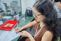 Giá vàng SJC lao dốc, nhiều người may mắn vì không mua được vàng