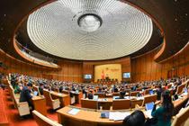 Việc bãi nhiệm đại biểu Quốc hội phải được ít nhất 2/3 tổng số đại biểu Quốc hội biểu quyết tán thành.