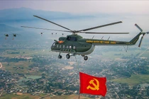 Máy bay trực thăng diễu hành, nổ 21 loạt đại bác tại lễ kỷ niệm 70 năm chiến thắng Điện Biên Phủ