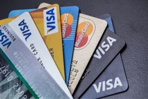 Nợ thẻ tín dụng 8,5 triệu thành 8,8 tỷ: Ngân hàng có buộc phải xóa nợ?