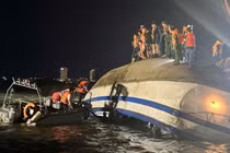 Tạm dừng cấp phép tàu du lịch tại vịnh Hạ Long