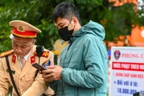 Người dân đi lại nhiều lần giải quyết phạt nguội, Cục CSGT "gỡ vướng" bằng kênh hỗ trợ mới