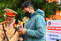 Người dân đi lại nhiều lần giải quyết phạt nguội, Cục CSGT "gỡ vướng" bằng kênh hỗ trợ mới