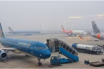 Hàng loạt chuyến bay phải chuyển hướng, chậm giờ vì sương mù dày đặc 